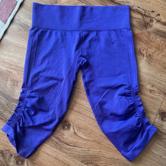lululemon athletica Pants - Lululemon In the Flow II Crop Leggings. Bright Purple. Size 10. Like New.